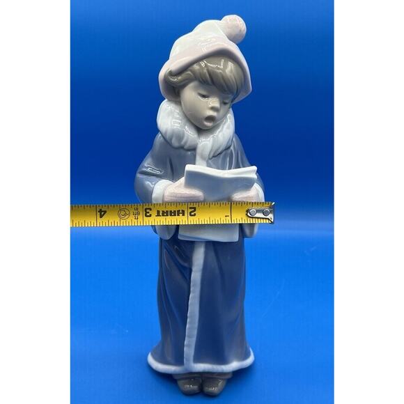 Lladro 6533 The Christmas Caroler Excellent Condition 10